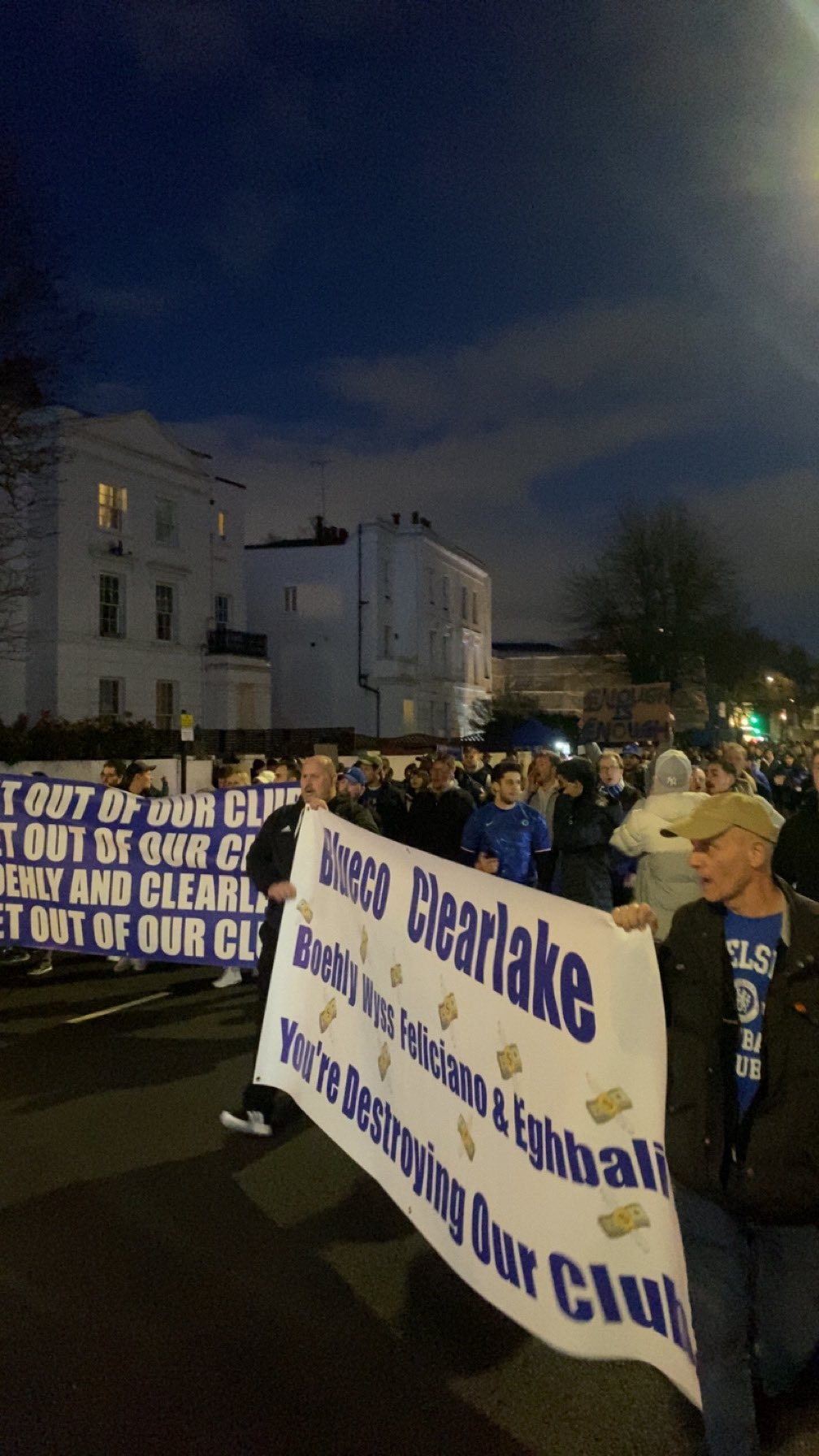 伯利&清湖資本OUT！切爾西球迷賽前舉橫幅抗議藍(lán)軍高層