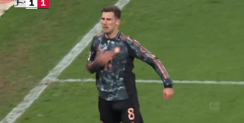 情緒釋放！格雷茨卡打入反超進(jìn)球，慶祝時(shí)怒拍4下胸口的隊(duì)徽