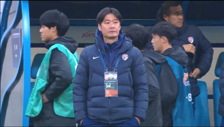 中超開(kāi)賽兩個(gè)主場(chǎng)僅取1分，賽后海牛新帥李霄鵬面無(wú)表情