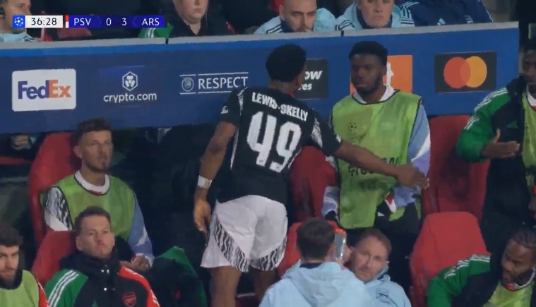 30分鐘3球領(lǐng)先！身背黃牌的斯凱利被卡拉菲奧里換下