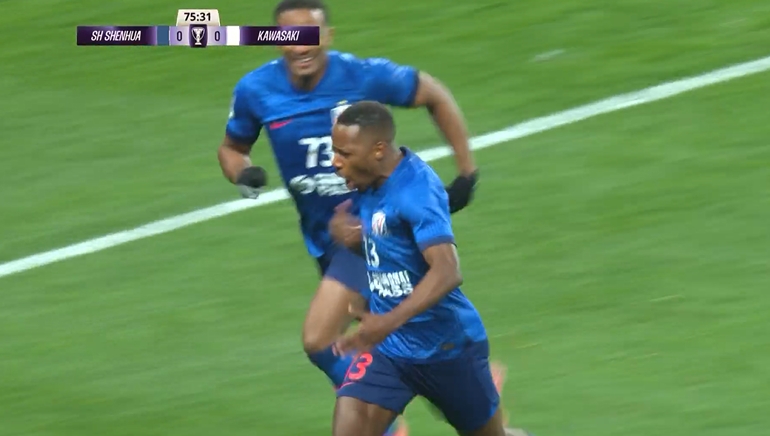 申花主場領(lǐng)先！馬納法凌空抽射，高井幸大解圍變搶點自擺烏龍！