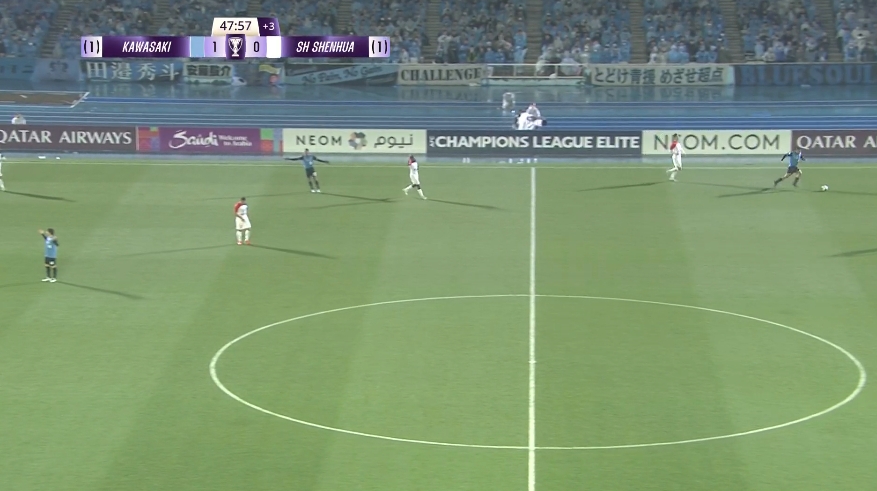 還好吹了！主裁判提前吹半場哨，川崎前鋒外援都已經(jīng)長驅(qū)直入了！