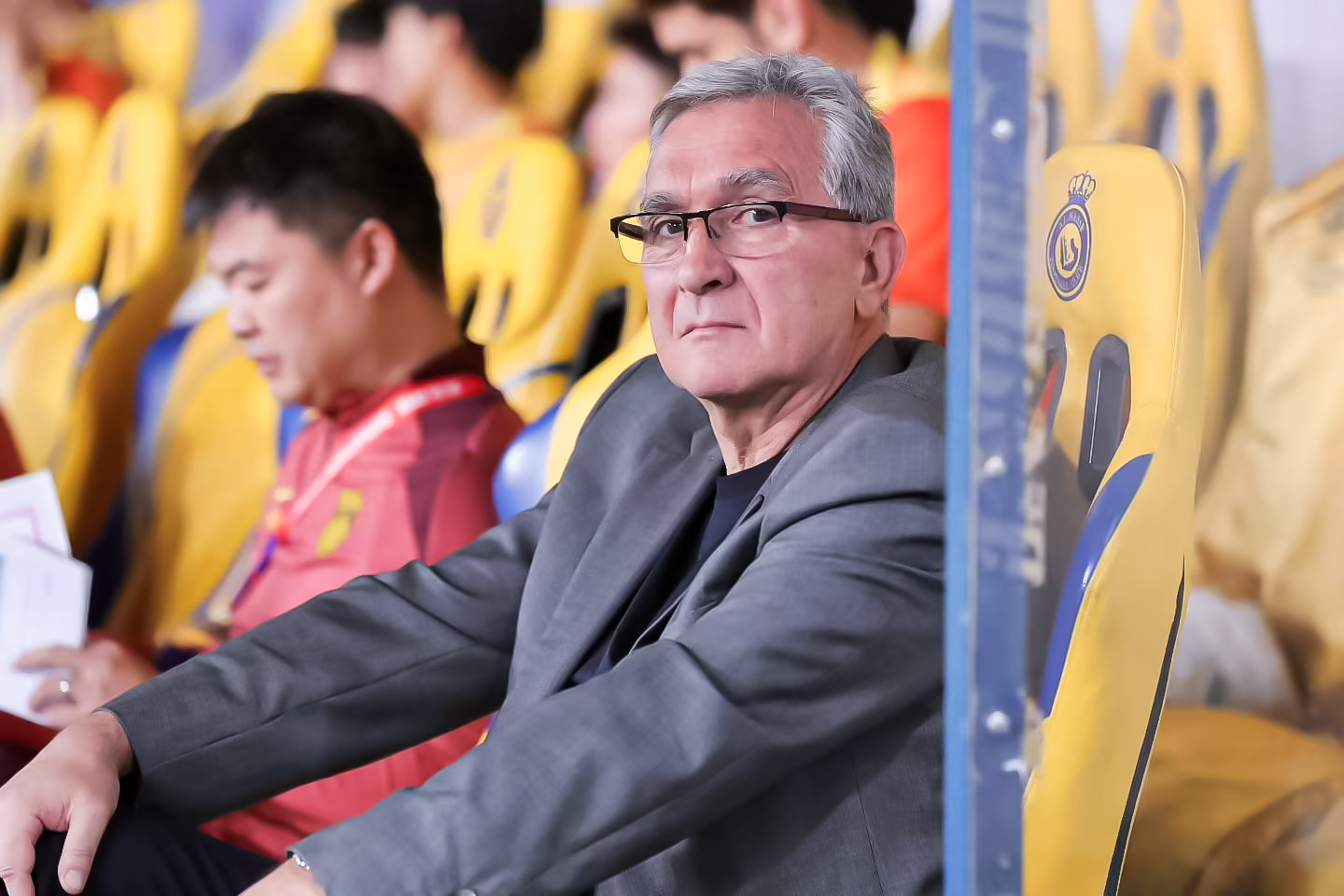 林良銘紅牌&蔣光太傷退，國(guó)足下半場(chǎng)如何調(diào)整？死守1分or換塞鳥？