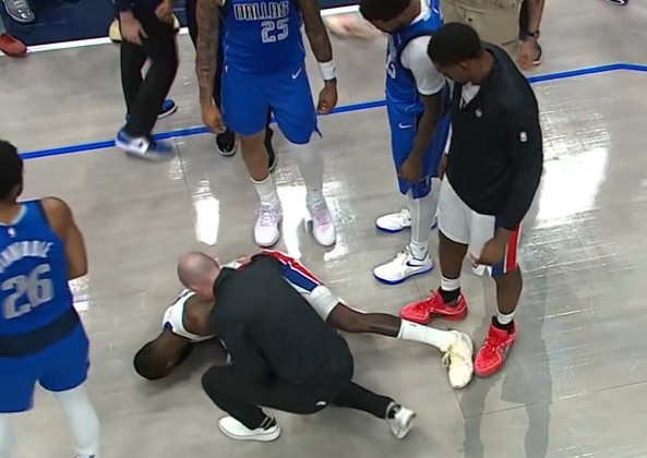 斯圖爾特談小哈達(dá)威傷退：隊友對他很關(guān)心 他現(xiàn)在的精神狀態(tài)很好