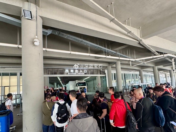 盛況空前！記者曬照：距離中澳之戰(zhàn)還有三小時，現(xiàn)場記者已超百名