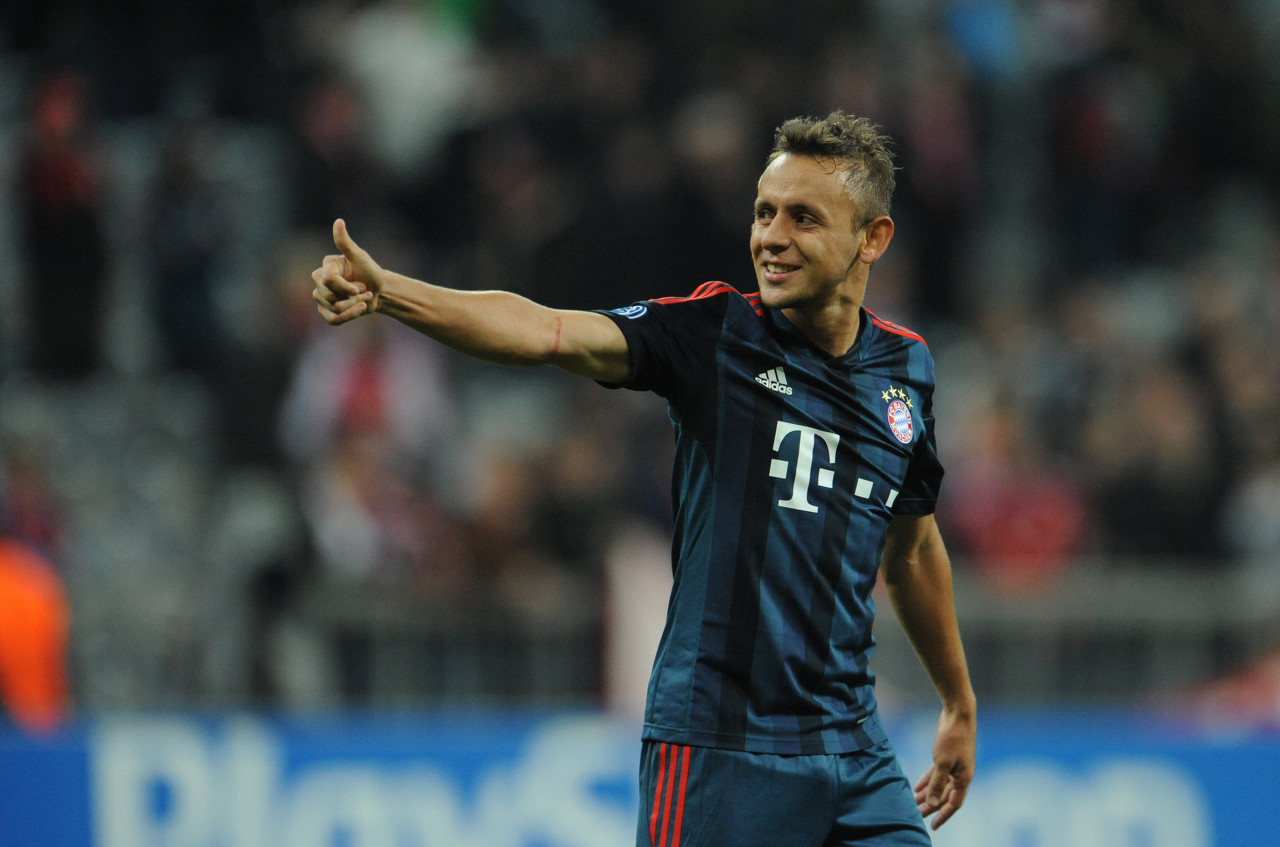 圖片報(bào)：39歲拉菲尼亞缺席主隊(duì)比賽，卻參加拜仁傳奇隊(duì)比賽引爭(zhēng)議