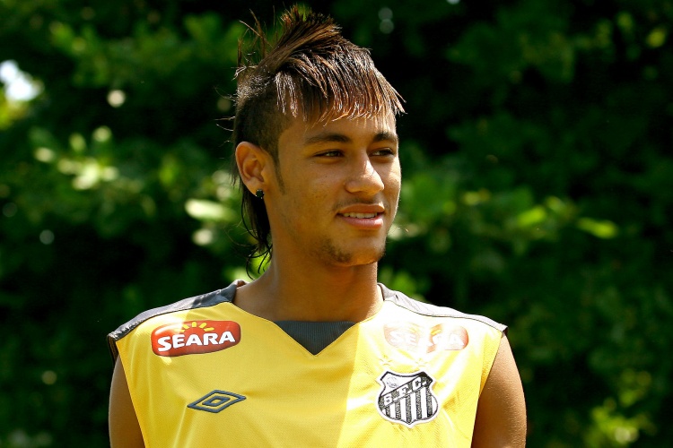 桑托斯社媒紀(jì)念內(nèi)馬爾出道：那時我們的王子還是少年郎，意氣風(fēng)發(fā)