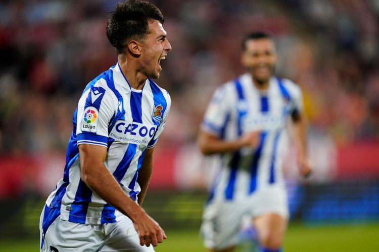 西媒：祖比門迪經(jīng)檢查肌肉沒有受傷，有望出戰(zhàn)歐聯(lián)杯對(duì)曼聯(lián)的比賽