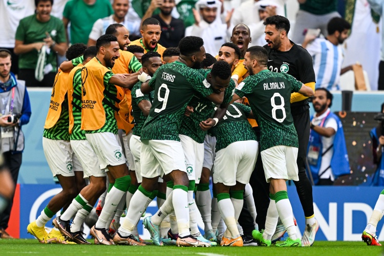 足球報(bào)：沙特主帥為國(guó)腳制定特殊飲食方案，U20新人已獲重視