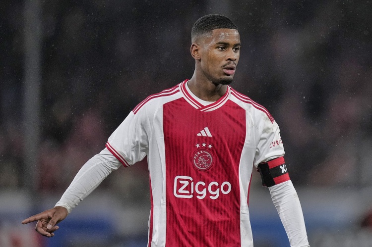 英媒：利物浦確實(shí)有意18歲后衛(wèi)哈托，阿賈克斯或5000萬歐將其出售