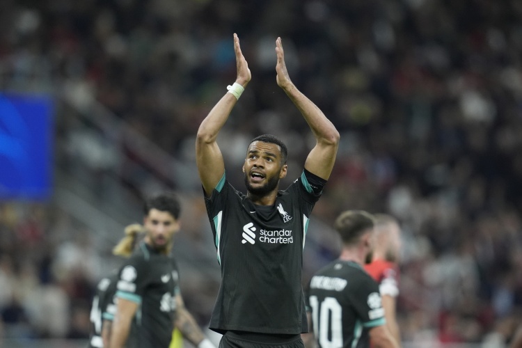 加克波：斯洛特和范迪克讓我們冷靜，賽季沒(méi)有因?yàn)閼?zhàn)勝曼城而結(jié)束