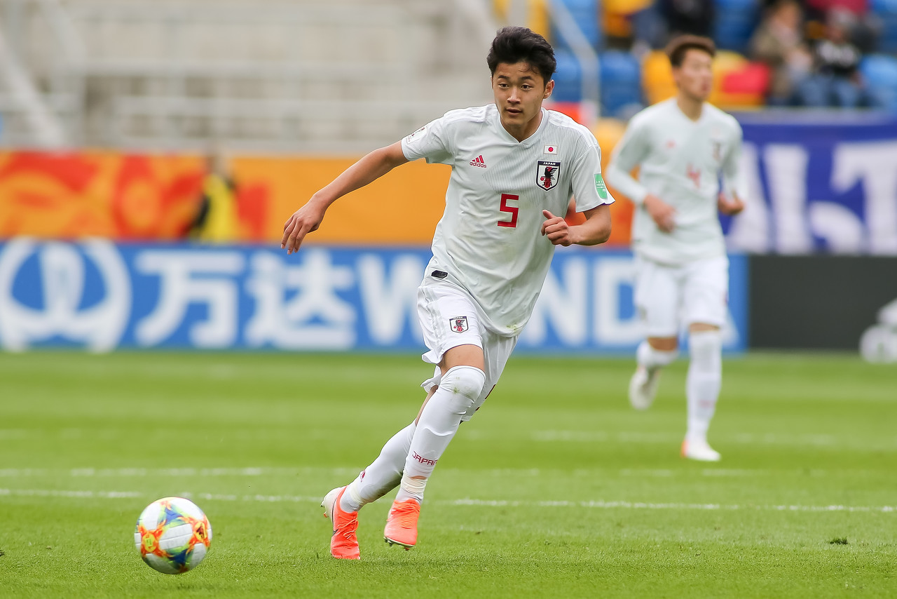 羅馬諾：那不勒斯將菅原由勢列入引援名單，球員德轉(zhuǎn)身價1200萬歐