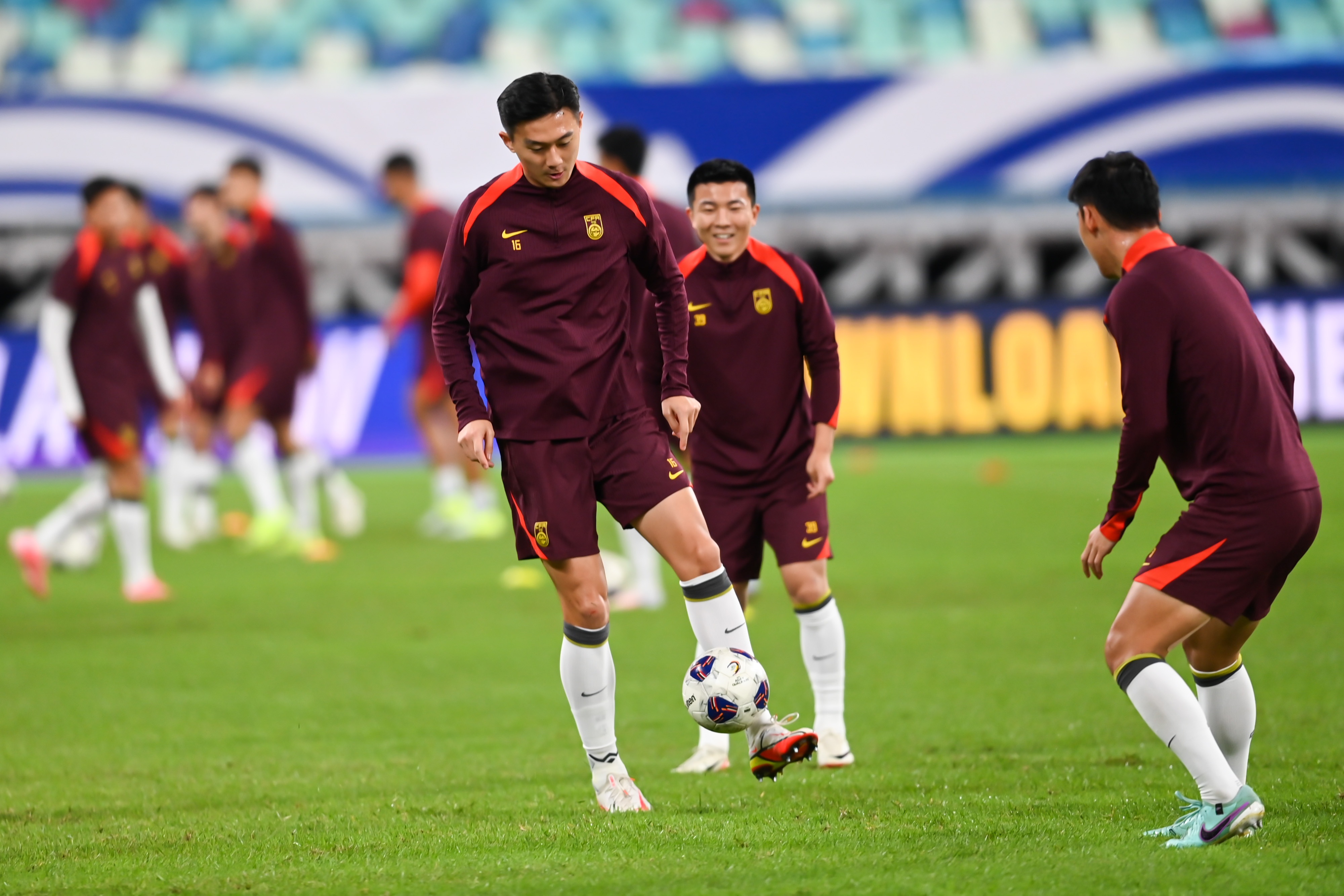 蘇東：韓鵬飛、蔣圣龍要多補(bǔ)位&不要怕難看 國足要充分利用定位球