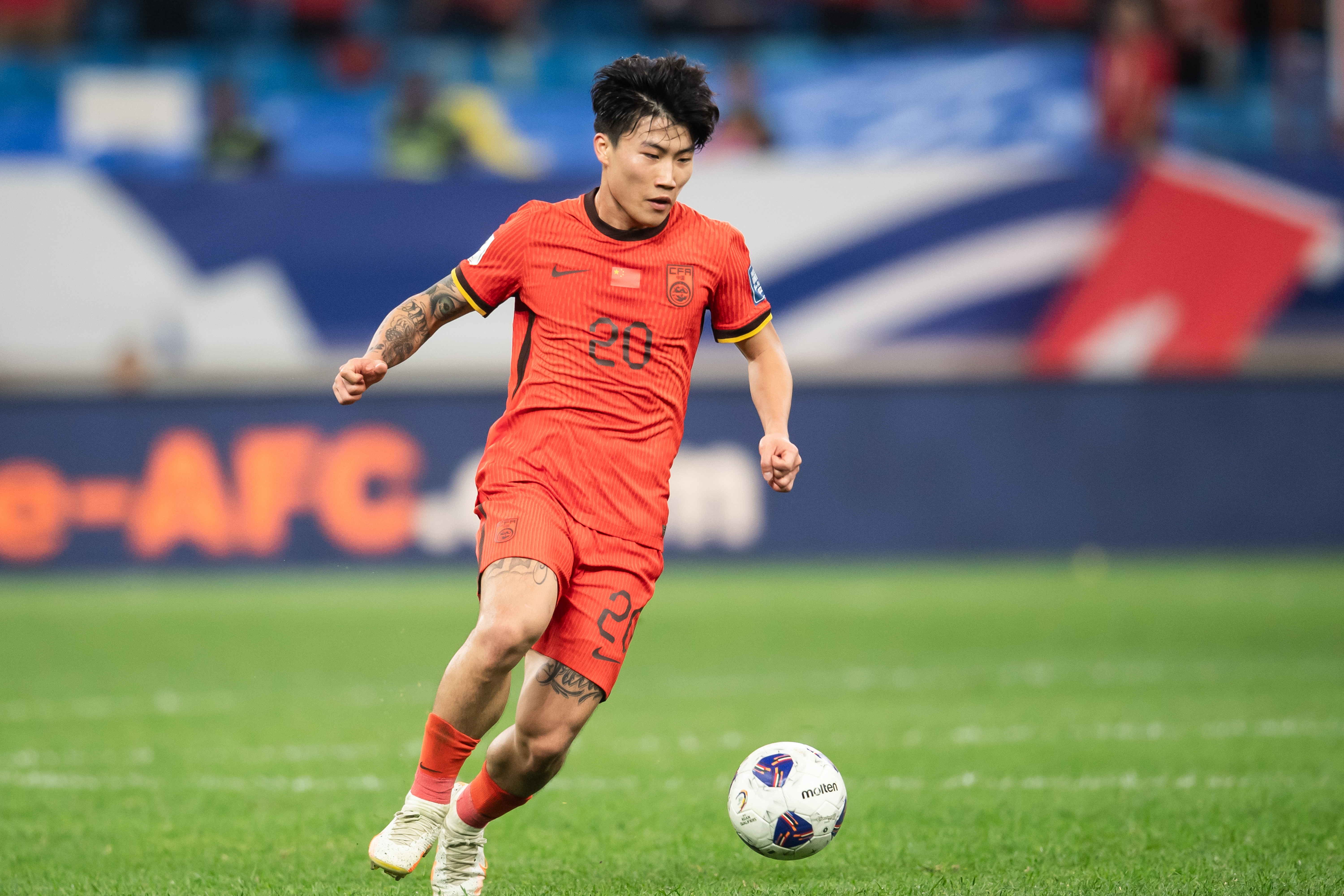 謝文能：希望新賽季幫助泰山?jīng)_冠 目標就是讓全世界看到中國足球