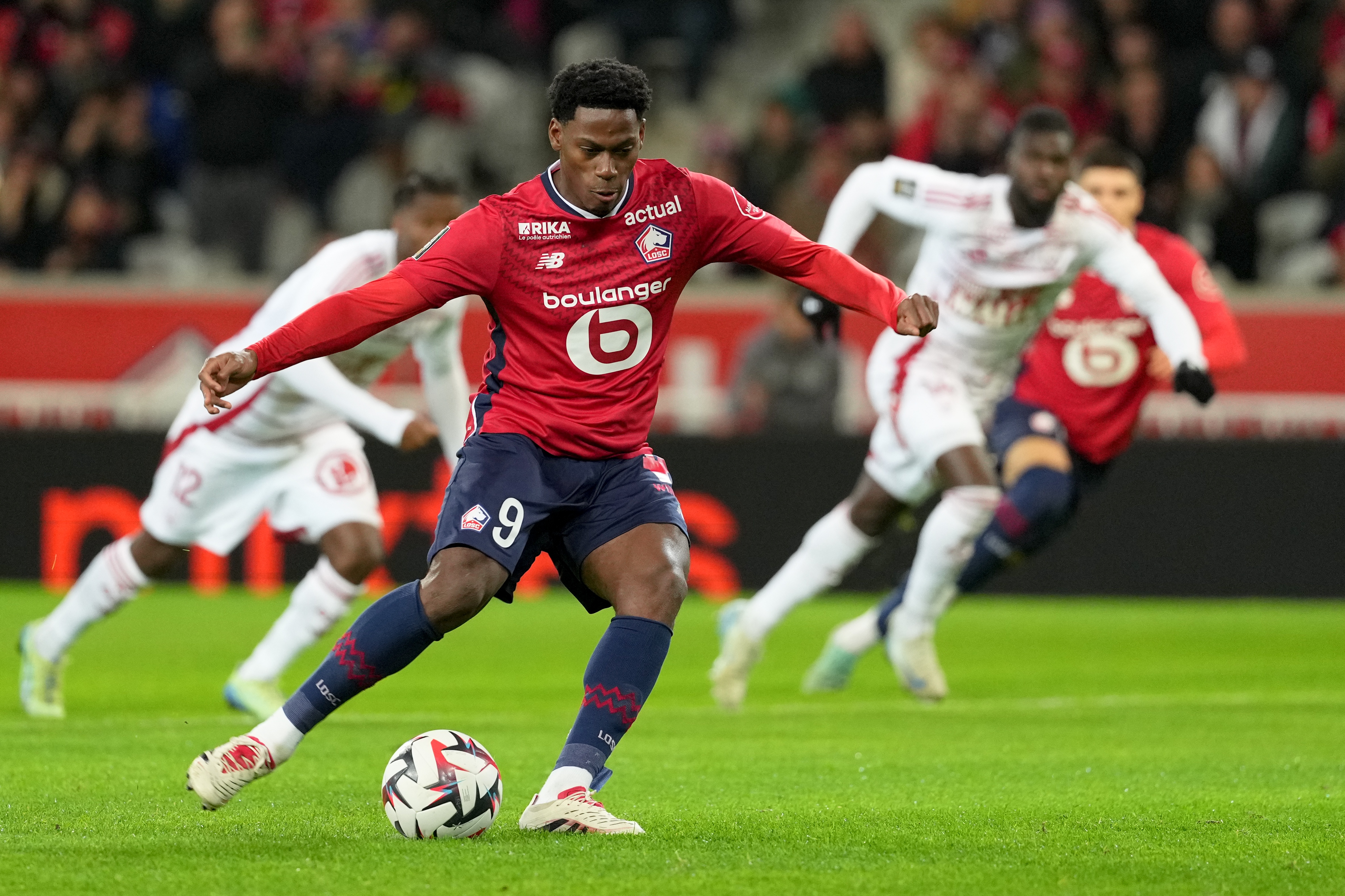 英媒：阿森納有意免簽里爾前鋒戴維，但面臨多隊(duì)競(jìng)爭(zhēng)