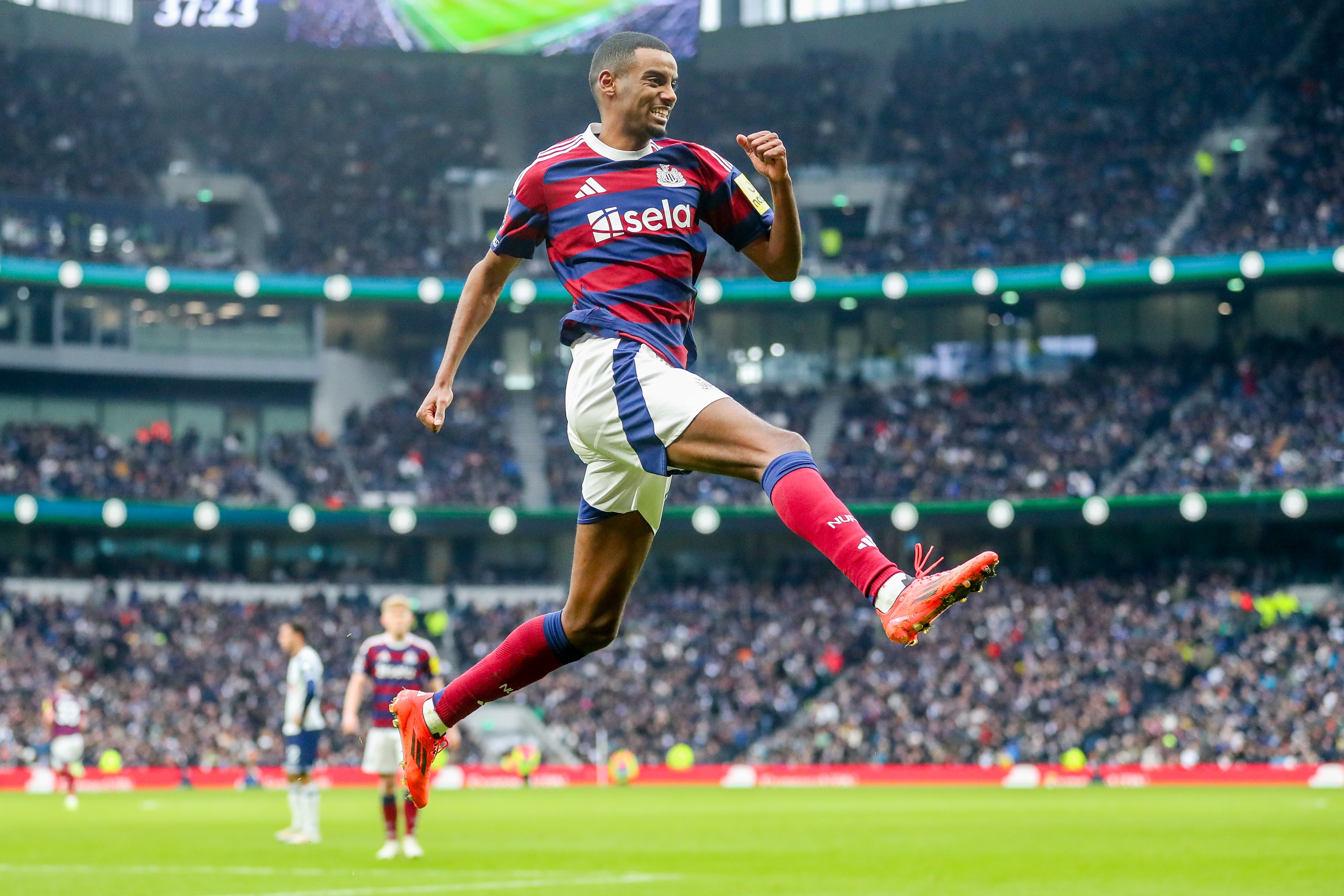 記者：利物浦今夏有意伊薩克或若昂-佩德羅，努涅斯可能會離隊