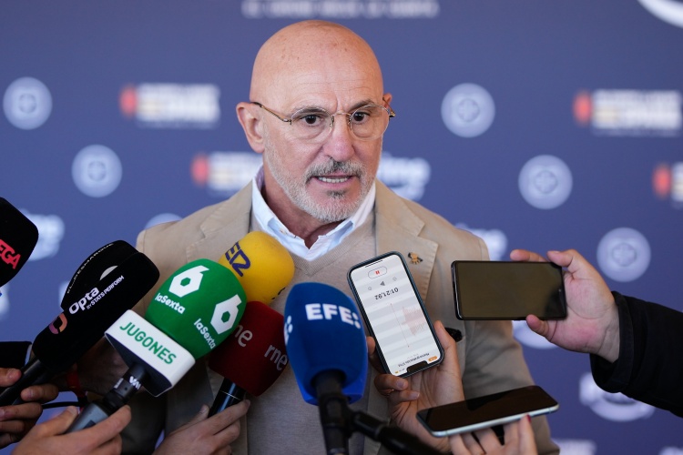 別再傷了！西媒：西班牙準(zhǔn)備派主力踢歐國聯(lián)，巴薩擔(dān)憂球員受傷