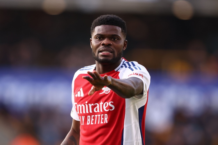 每體：巴薩無意簽托馬斯，主要引援目標(biāo)仍是能踢中鋒的左邊鋒