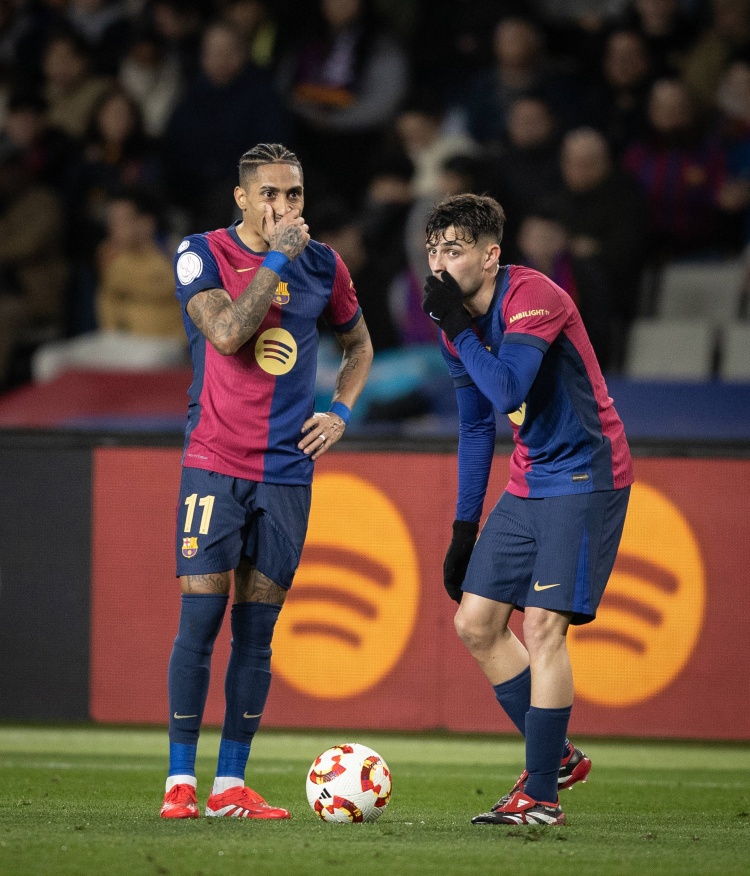 世體：拉菲尼亞在巴薩42次任意球攻門0進(jìn)球 巴薩需要任意球?qū)＜?> </a>
                            <div   id=