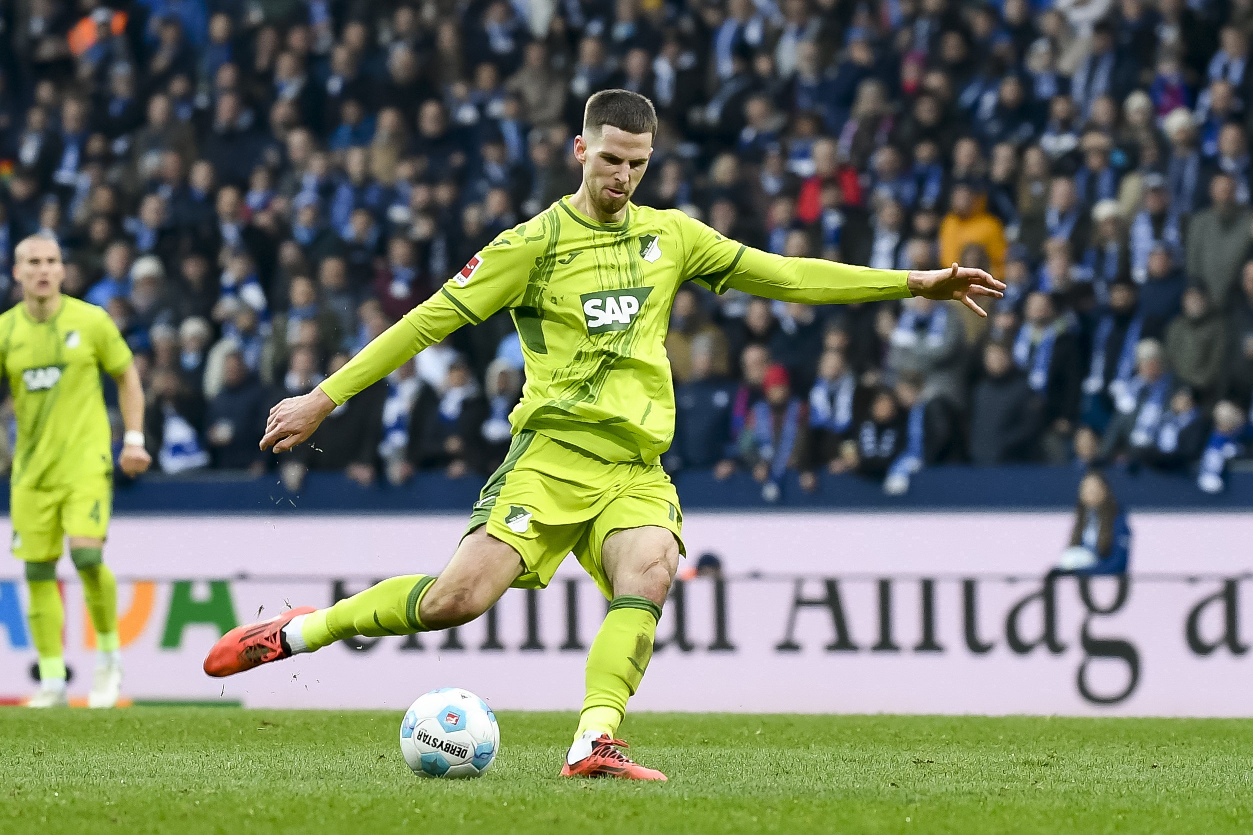 記者：霍芬海姆今夏想留住安東-斯塔赫，若轉會要價至少1500萬歐