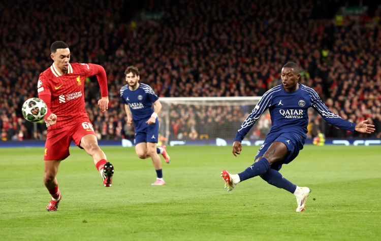 卡拉格：巴黎選擇了場地并且還第一個(gè)罰點(diǎn)球，這讓我有些不太理解