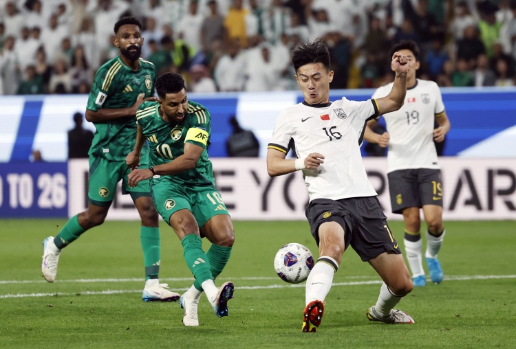 記者：蔣圣龍狀態(tài)火熱，斯盧茨基面對(duì)多人傷停可以寬心不少