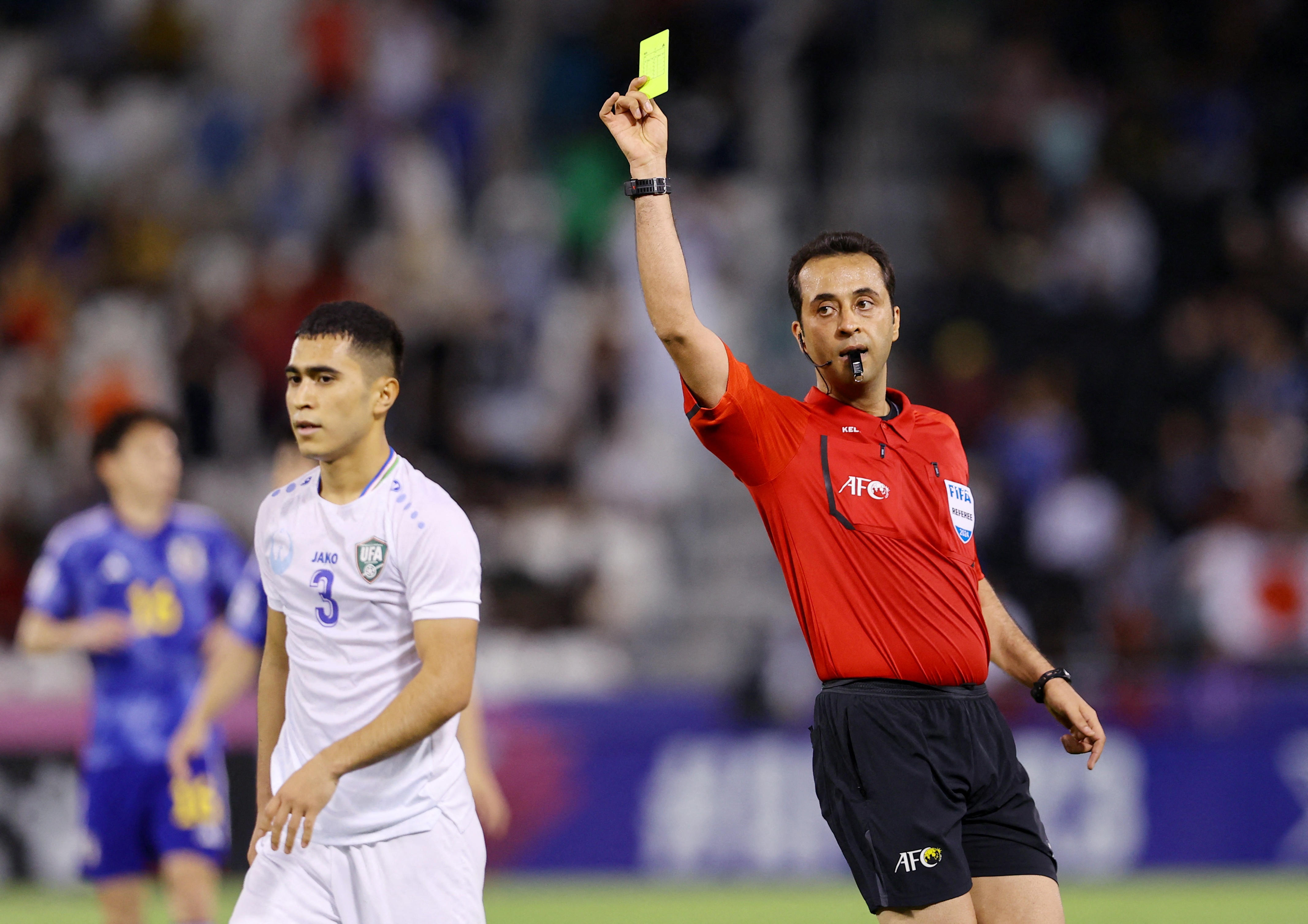 國足本場主裁就是泰山退賽那場的裁判！執(zhí)法中超隊2平4負(fù)進(jìn)4丟12